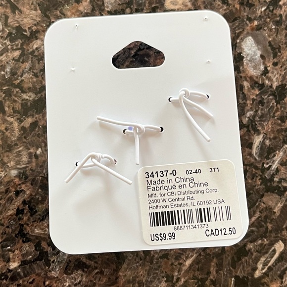 $3 with Purchase: Claire’s 3 pack Hoop Earrings - Picture 2 of 3